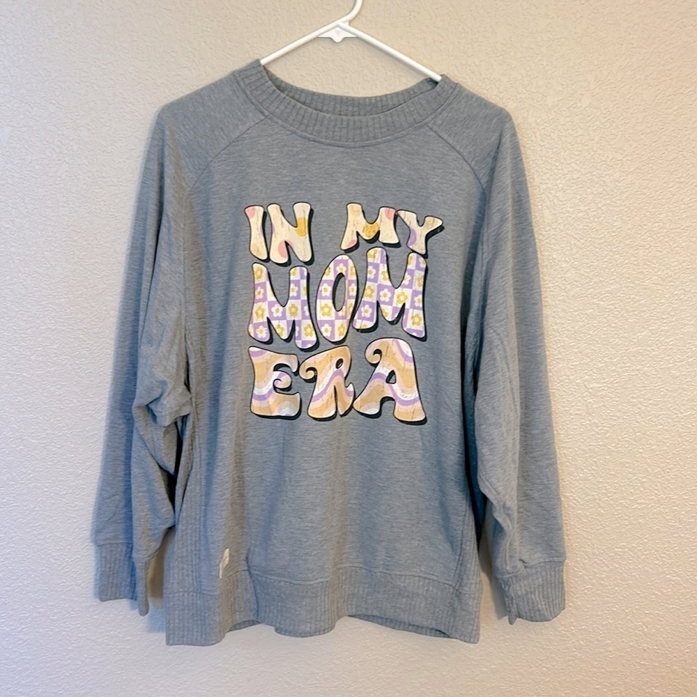 New without tags women’s sweatshirt size large.